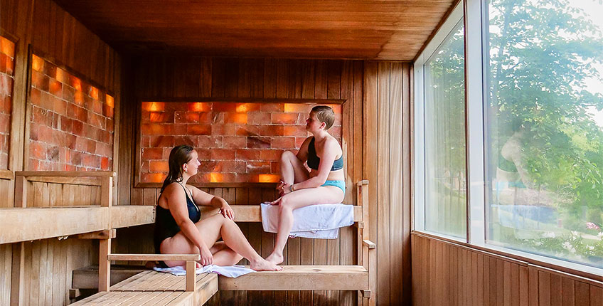 The Thalasso sauna has view over the park